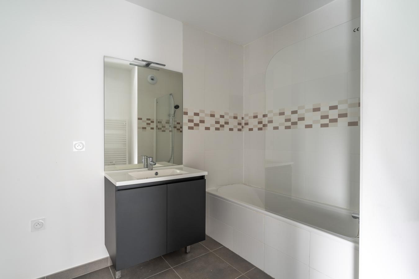 
																																							3 pièces - 
																																						1er étage - 60m² - 663,32 € - Photo #3
