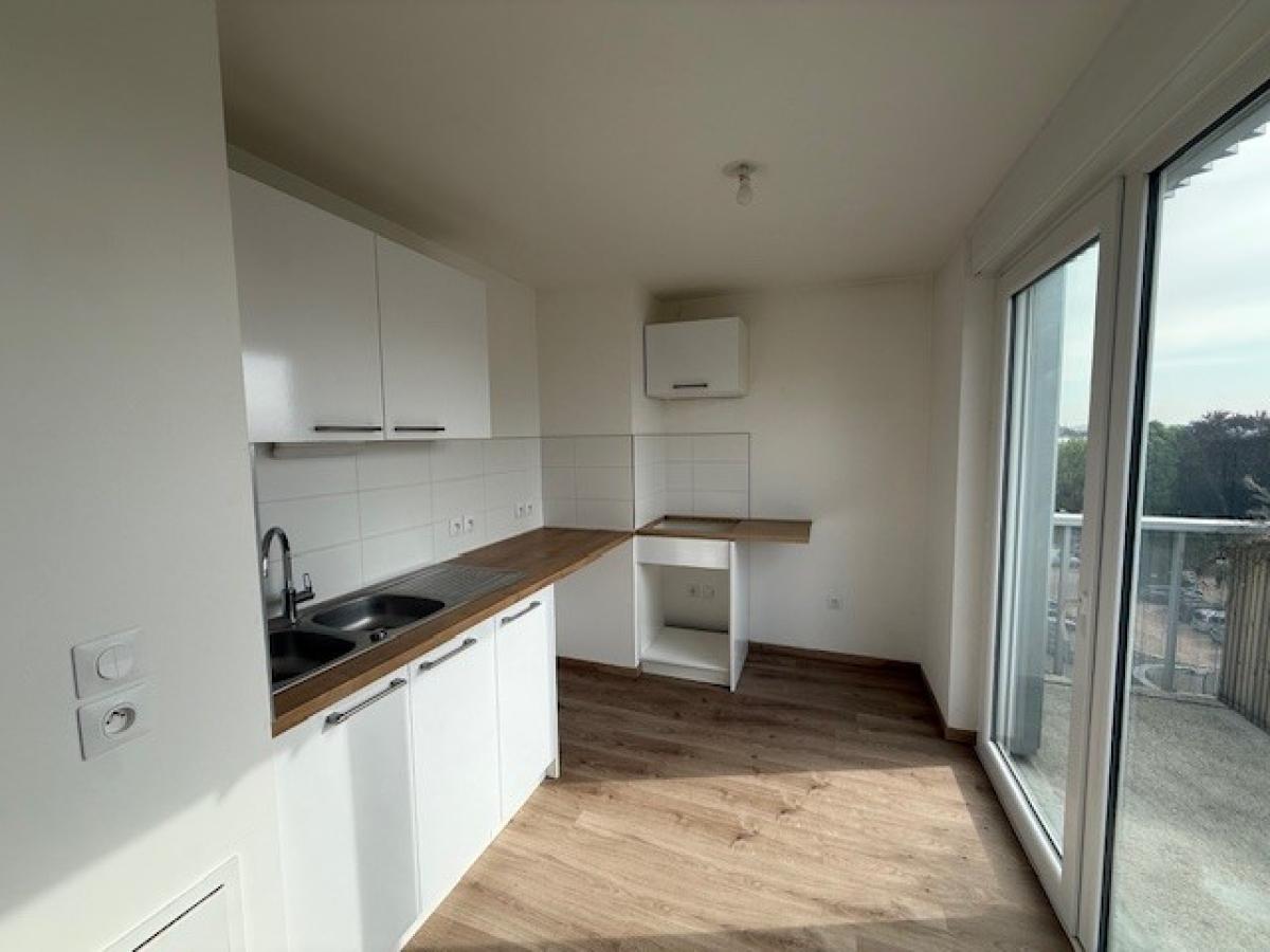 
																																							3 pièces - 
																																						5ème étage - 65m² - 833,08 € - Photo #3