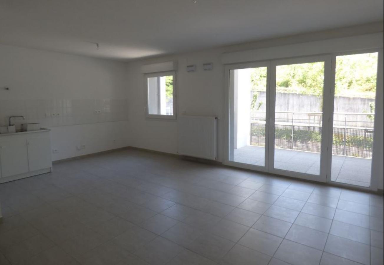 
																																							3 pièces - 
																																						3ème étage - 63m² - 1 010,37 € - Photo #2