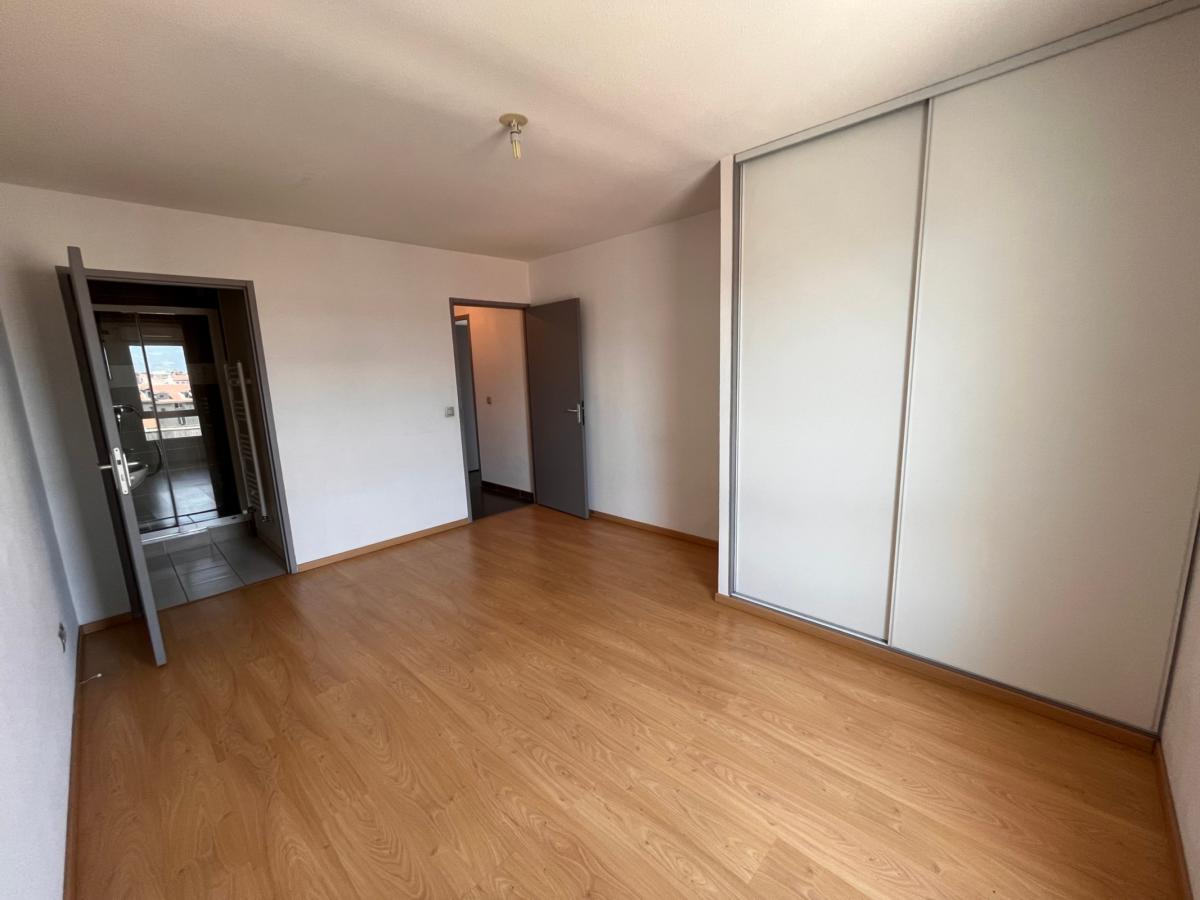 
																																							5 pièces - 
																																						3ème étage - 105m² - 1 521,85 € - Photo #2