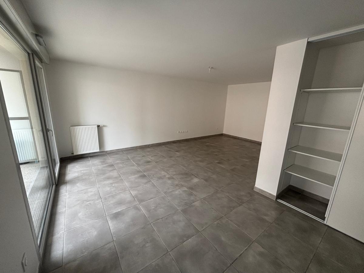 
																																							3 pièces - 
																																						1er étage - 74m² - 763,56 € - Photo #2