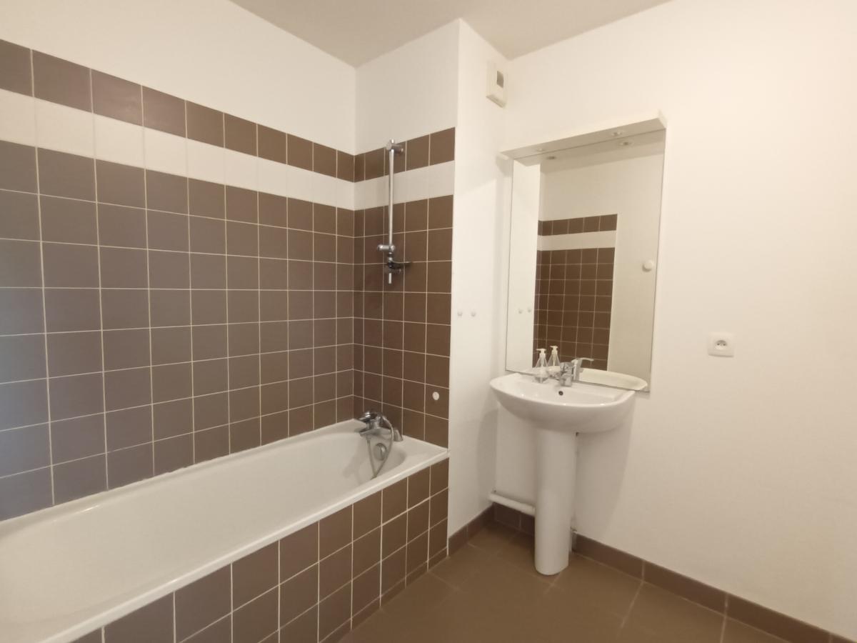 
																																							3 pièces - 
																																						4ème étage - 64m² - 915,82 € - Photo #6