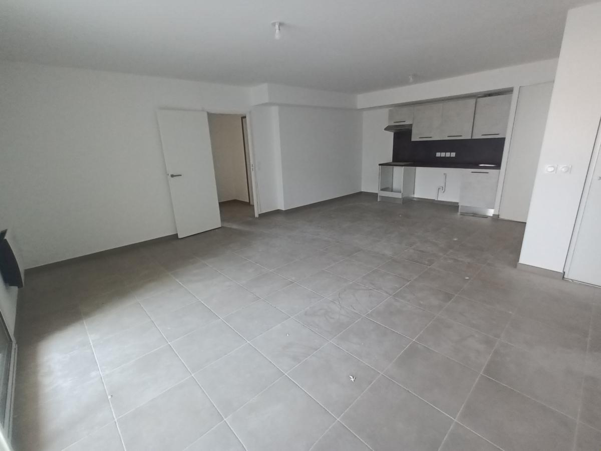 
																																							3 pièces - 
																																						1er étage - 72m² - 1 282,94 € - Photo #2
