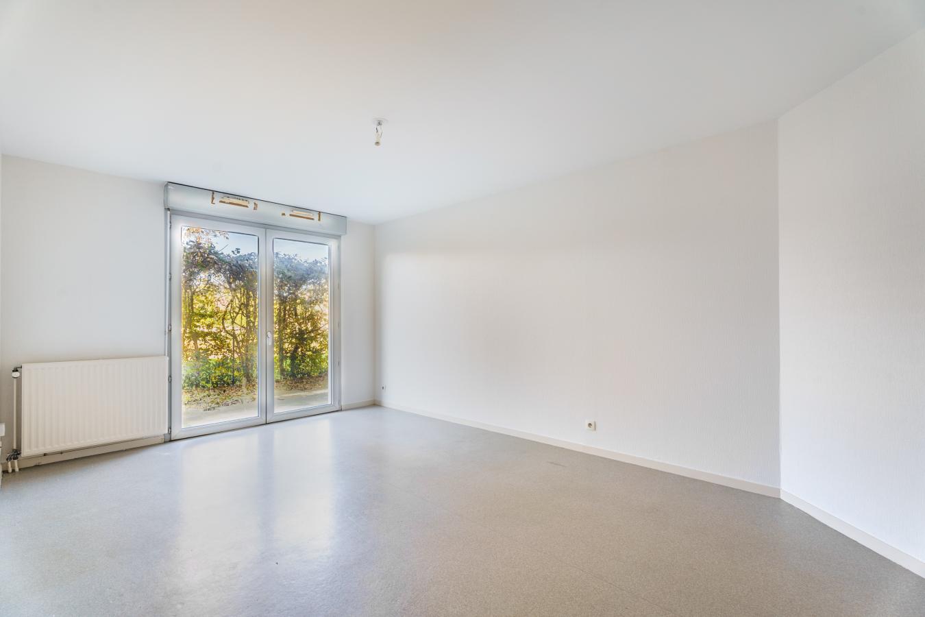 
																																							4 pièces - 
																																						1er étage - 93m² - 704,01 € - Photo #2