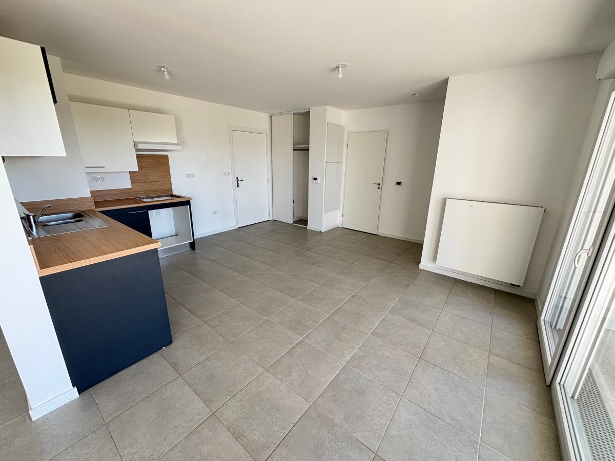 
																			4 pièces - 
																		4ème étage - 85m² - 1 015,93 € - Photo #2