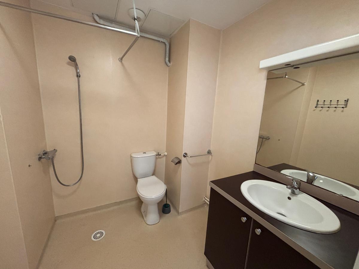 
																																							1 pièce - 
																																						1er étage - 18m² - 390,46 € - Photo #5