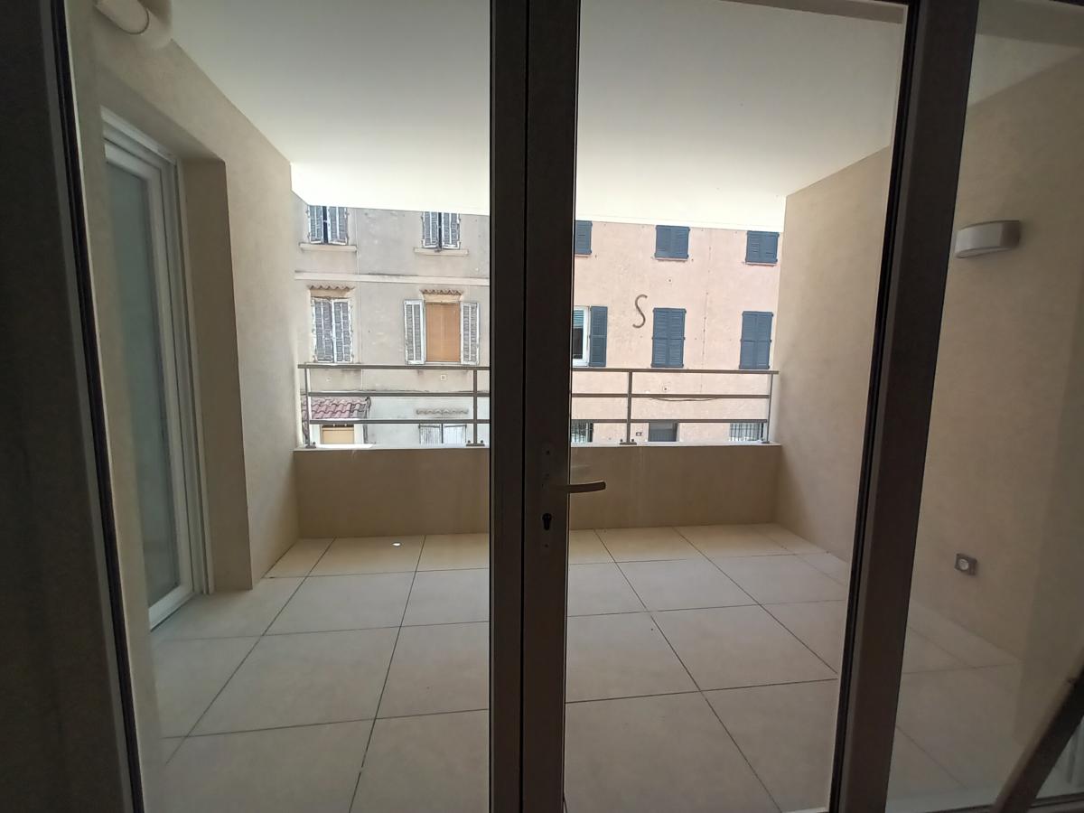 
																																							2 pièces - 
																																						1er étage - 38m² - 697,56 € - Photo #2