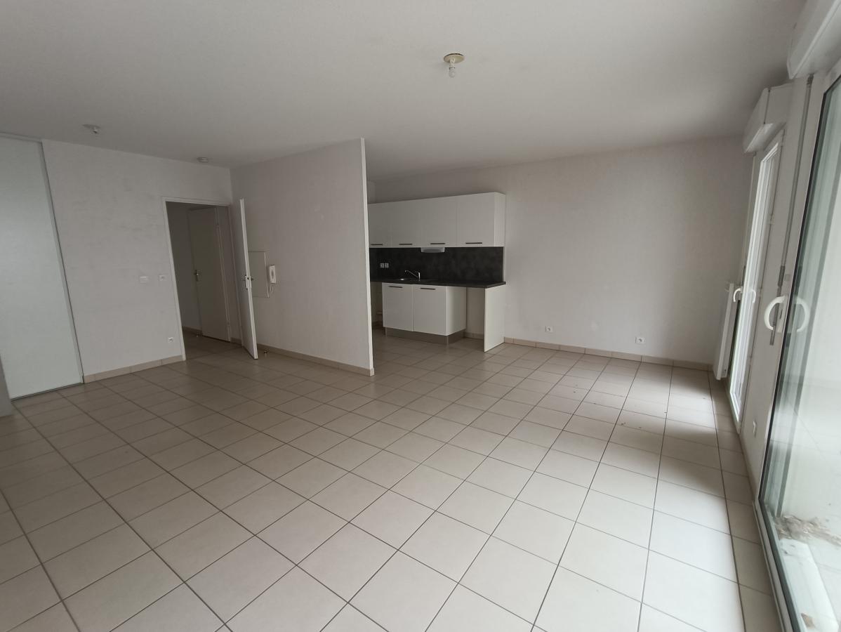 
																			3 pièces – 
																		1er étage – 65m² - 205 000 € - Photo #2