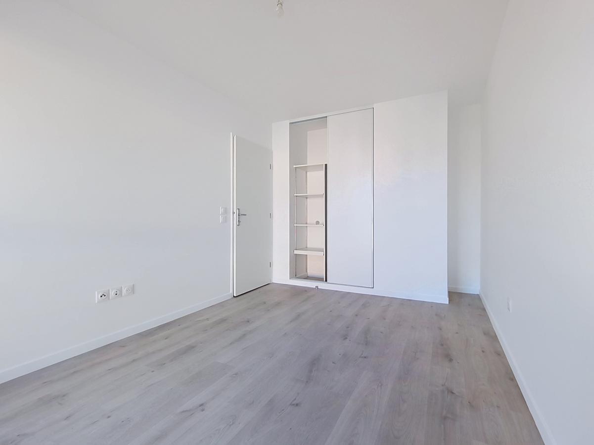 2 pièces - 3ème étage - 43m² - 887,83 € - Photo #3
