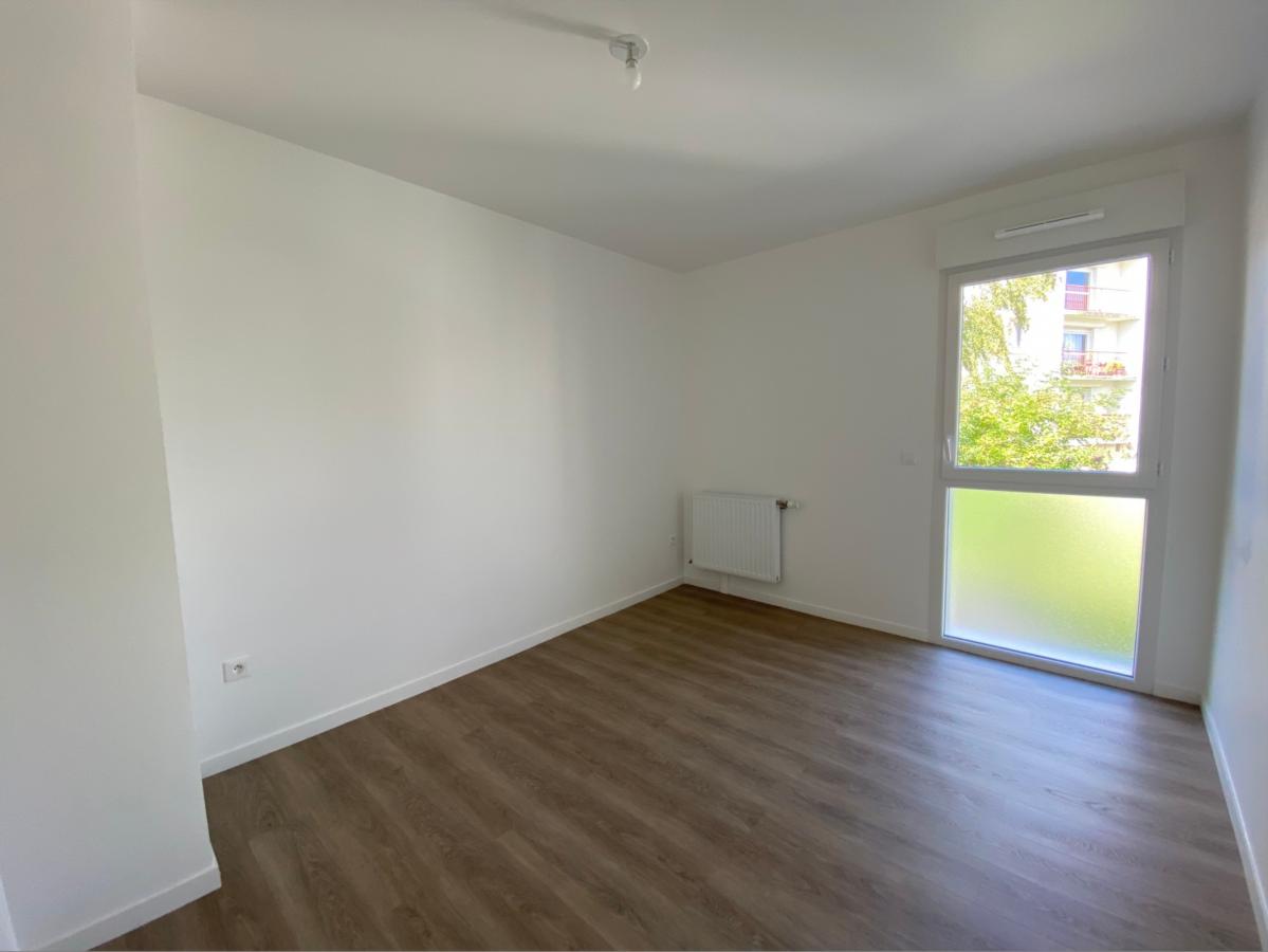 
																																							4 pièces - 
																																						2ème étage - 91m² - 1 066,20 € - Photo #6