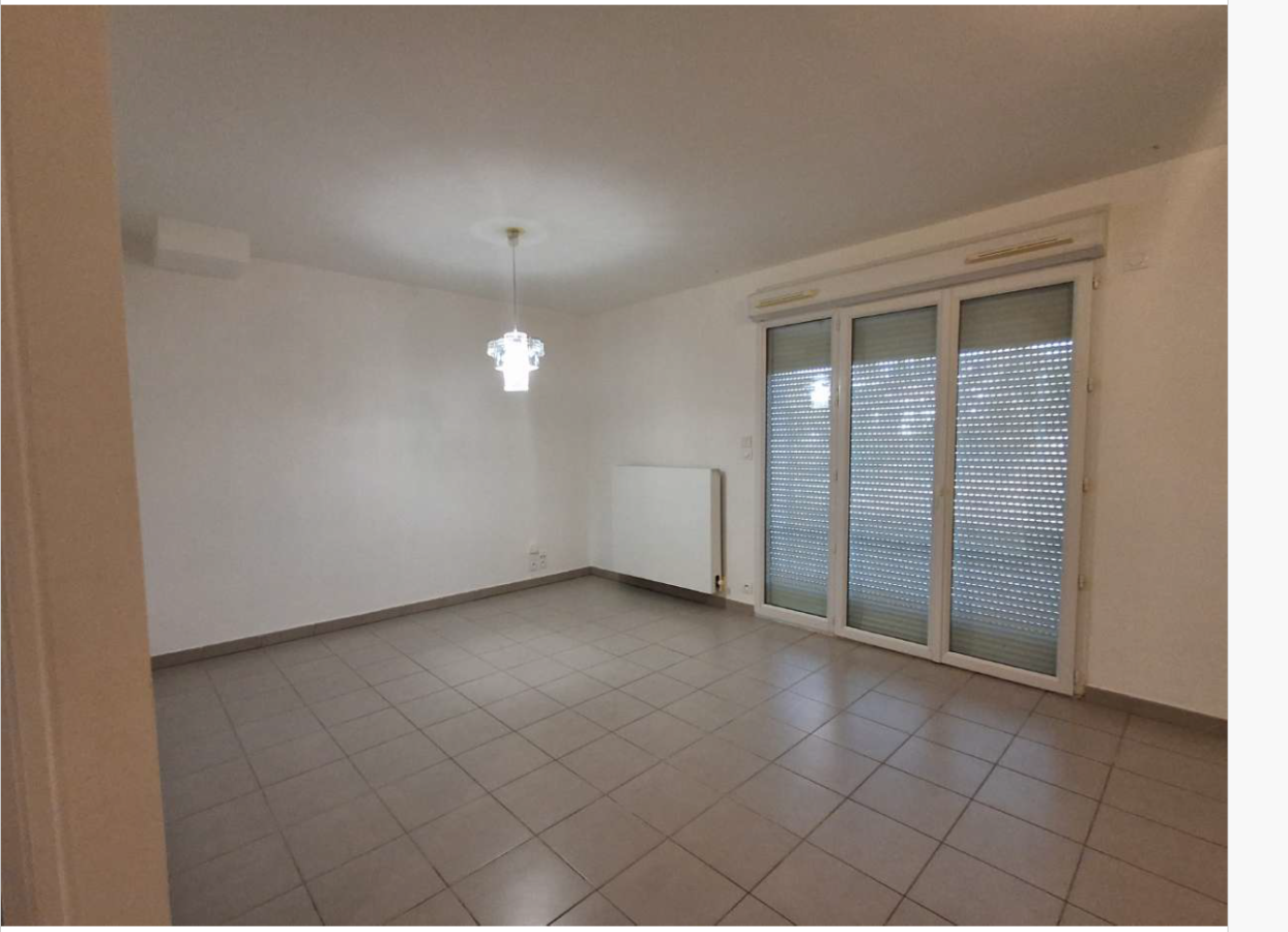 
																																							5 pièces - 
																																						RDC - 105m² - 1 201,74 € - Photo #2