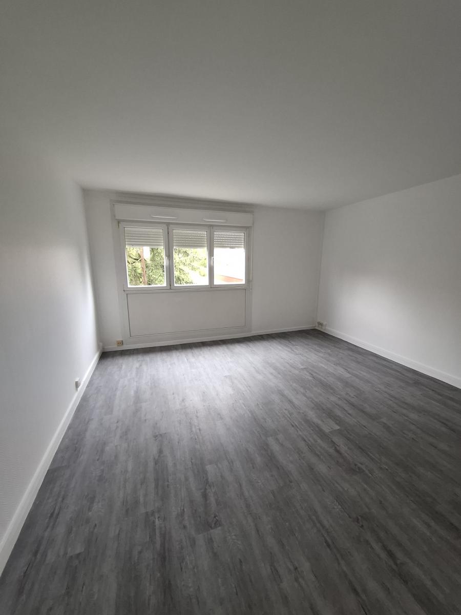 
																																							5 pièces - 
																																						1er étage - 81m² - 723,50 € - Photo #2