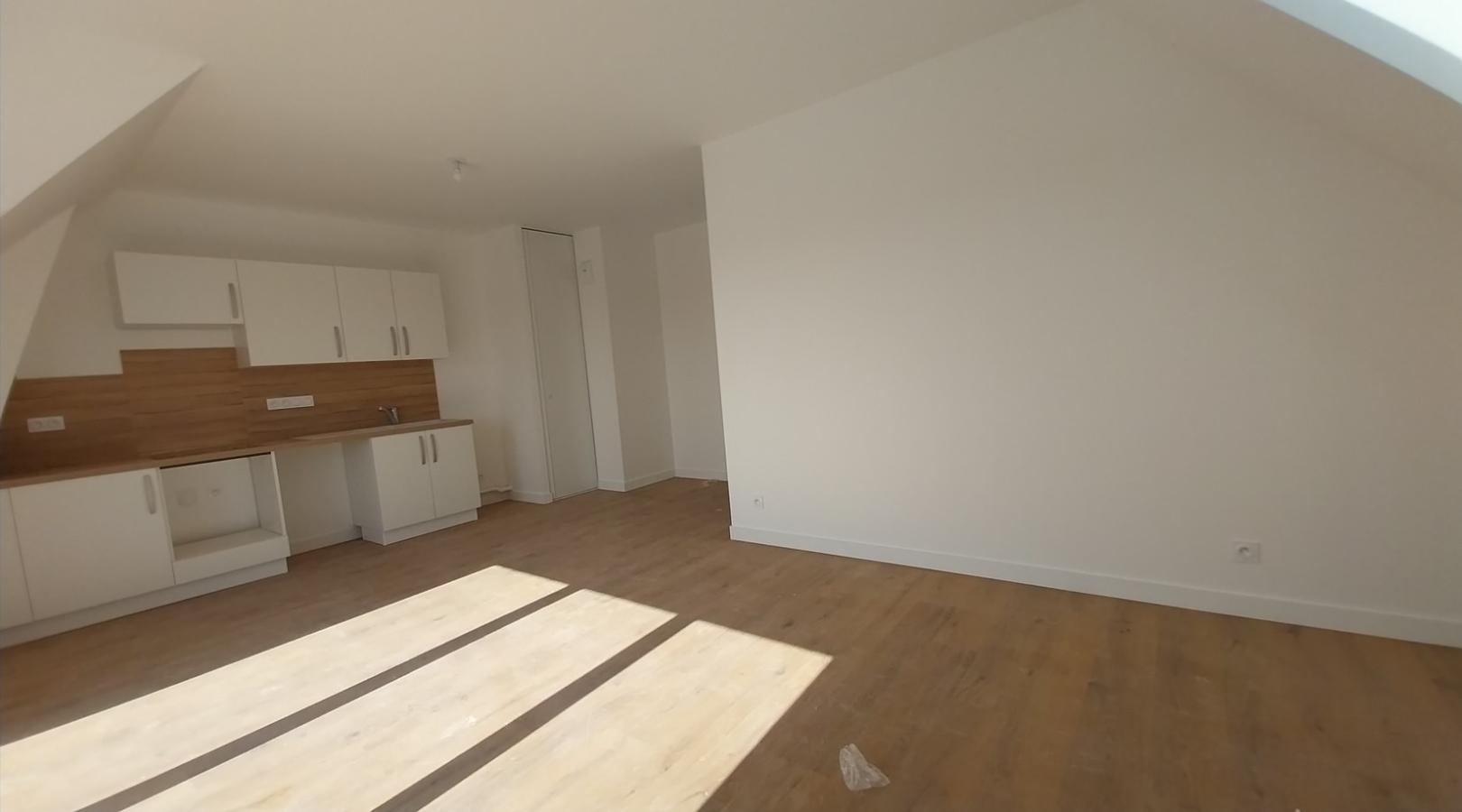 
																																							4 pièces - 
																																						2ème étage - 82m² - 1 013,49 € - Photo #1
