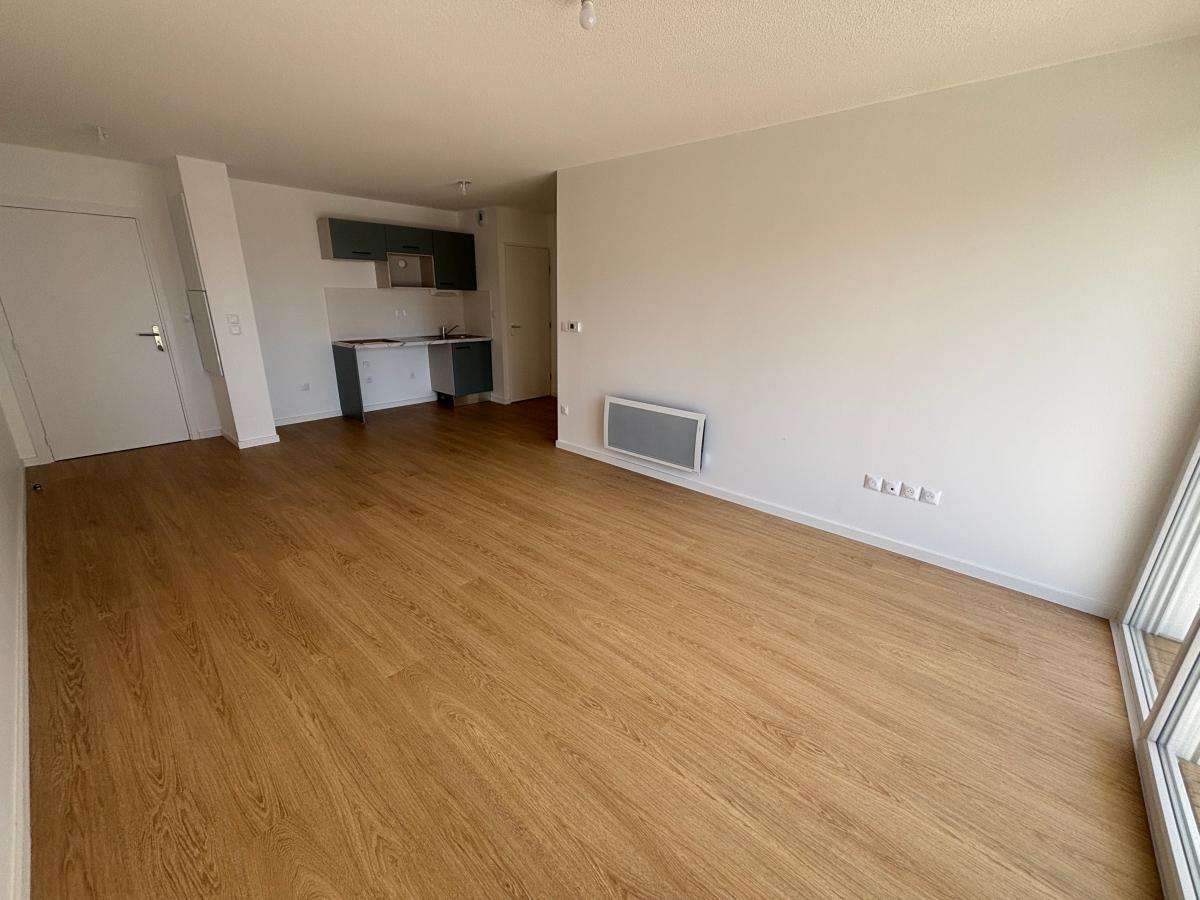 
																			3 pièces - 
																		1er étage - 64m² - 769,05 € - Photo #2