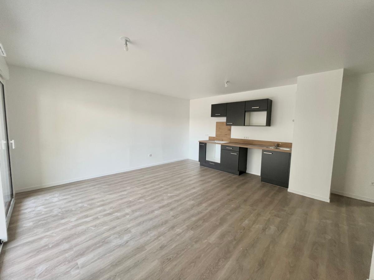 3 pièces - 2ème étage - 63m² - 790,68 € - Photo #2