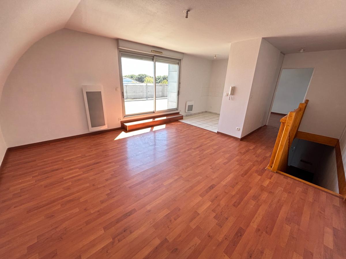 
																			4 pièces - 
																		1er étage - 83m² - 955,23 € - Photo #0