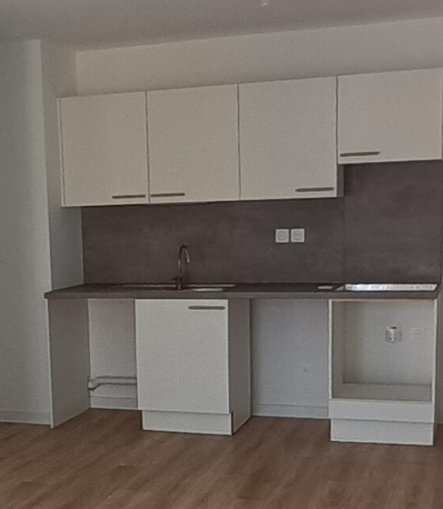 
																																							1 pièce - 
																																						RDC - 27m² - 536,17 € - Photo #2
