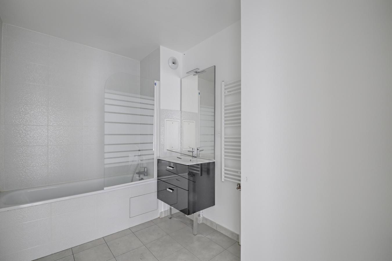 3 pièces - 3ème étage - 63m² - 1 149,65 € - Photo #0