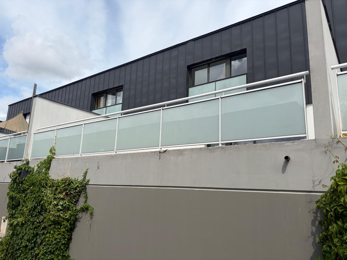 4 pièces - 1er étage - 92m² - 883,20 € - Photo #0