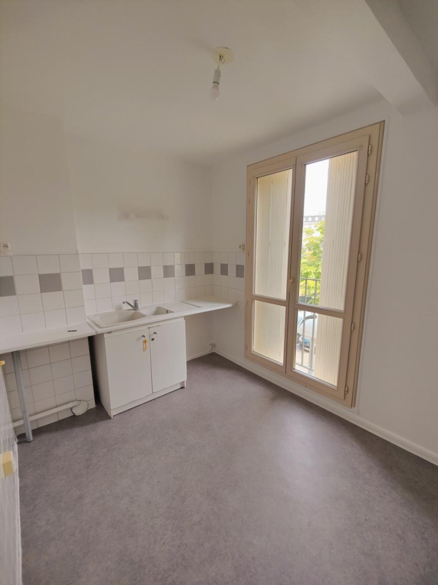 
																																							4 pièces - 
																																						1er étage - 74m² - 1 878,11 € - Photo #5