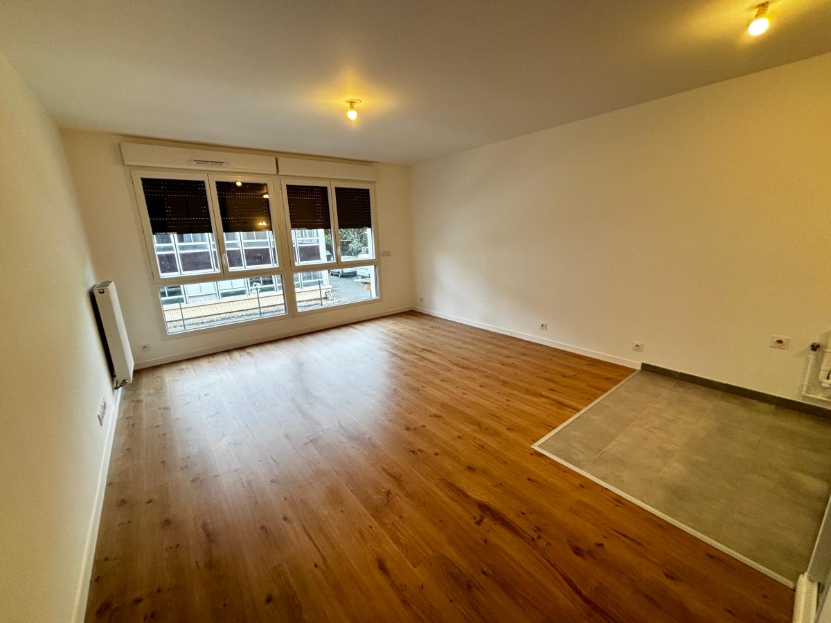 
																			1 pièce - 
																		1er étage - 32m² - 843,69 € - Photo #4