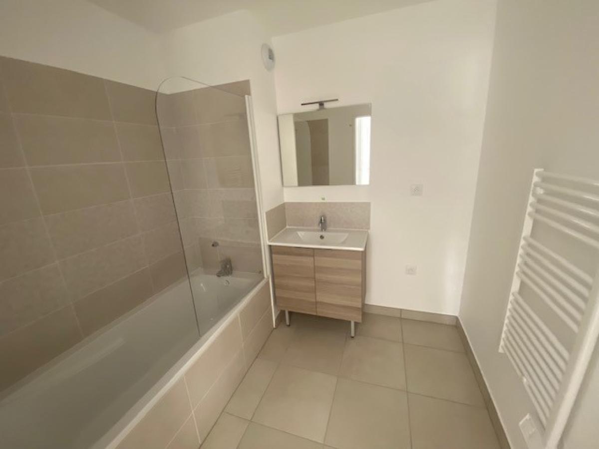 3 pièces - 2ème étage - 61m² - 744,81 € - Photo #4
