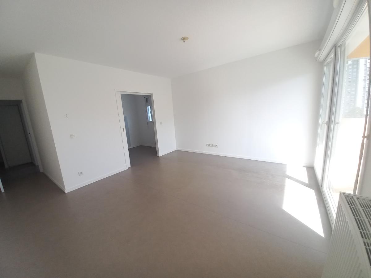
																																							2 pièces - 
																																						5ème étage - 49m² - 642,36 € - Photo #2