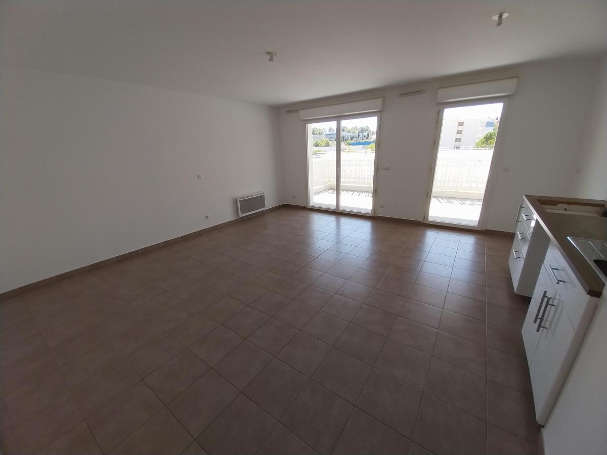3 pièces - 3ème étage - 66m² - 1 140,08 € - Photo #3