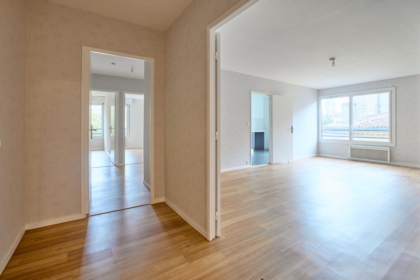 
																																							3 pièces - 
																																						3ème étage - 76m² - 1 202,01 € - Photo #3