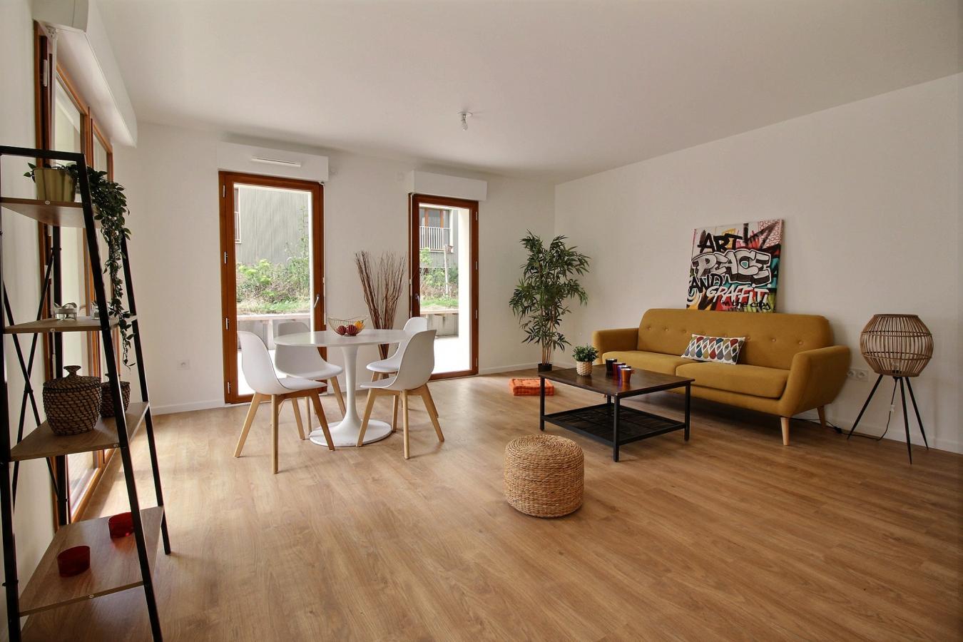
																																							4 pièces - 
																																						5ème étage - 82m² - 1 615,91 € - Photo #2