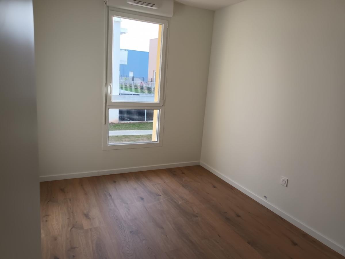 
																																							3 pièces - 
																																						1er étage - 64m² - 1 050,68 € - Photo #2