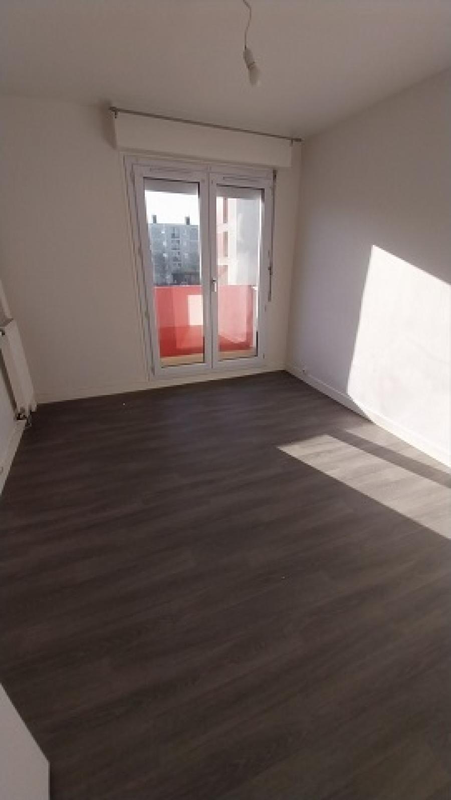 
																																							3 pièces - 
																																						3ème étage - 68m² - 555,56 € - Photo #2