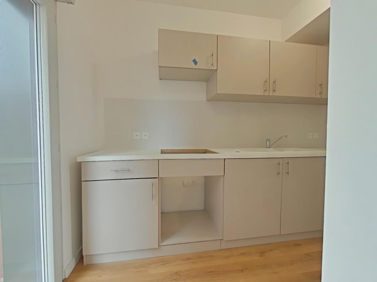 
																																							4 pièces - 
																																						1er étage - 90m² - 1 135,42 € - Photo #2