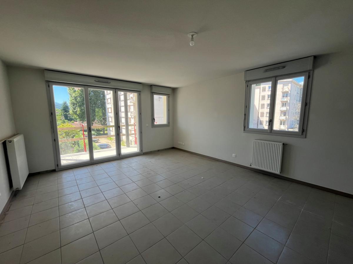3 pièces - 1er étage - 69m² - 805,41 € - Photo #1