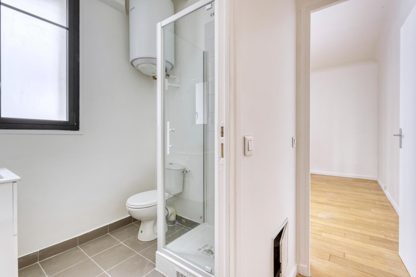 
																																							2 pièces - 
																																						RDC 260 000 € - Photo #3