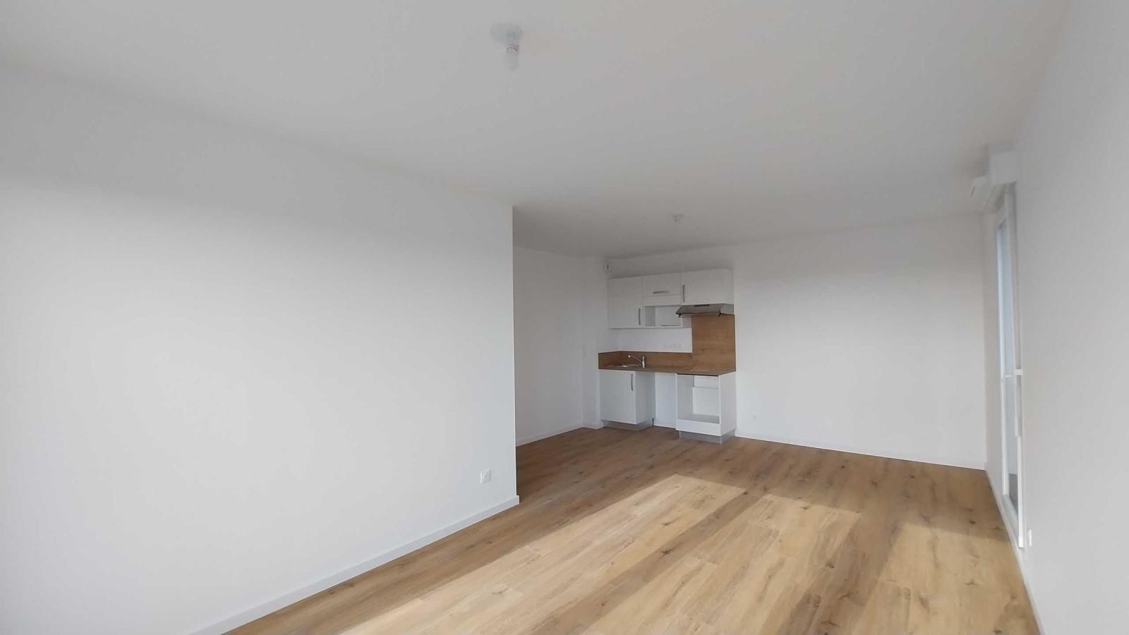 4 pièces - 8ème étage - 79m² - 1 121,87 € - Photo #2