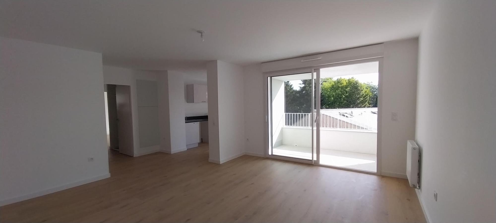 
																																							4 pièces - 
																																						2ème étage - 76m² - 1 069,23 € - Photo #2