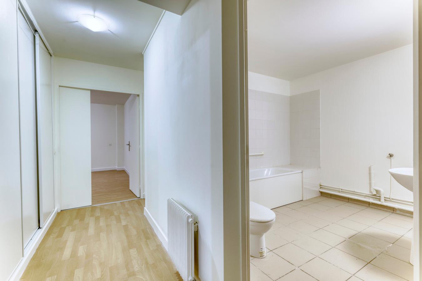 
																			2 pièces - 
																		RDC - 64m² - 143 000 € - Photo #3