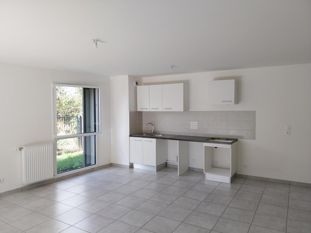 
																			3 pièces - 
																		RDC - 69m² - 1 053,49 € - Photo #1