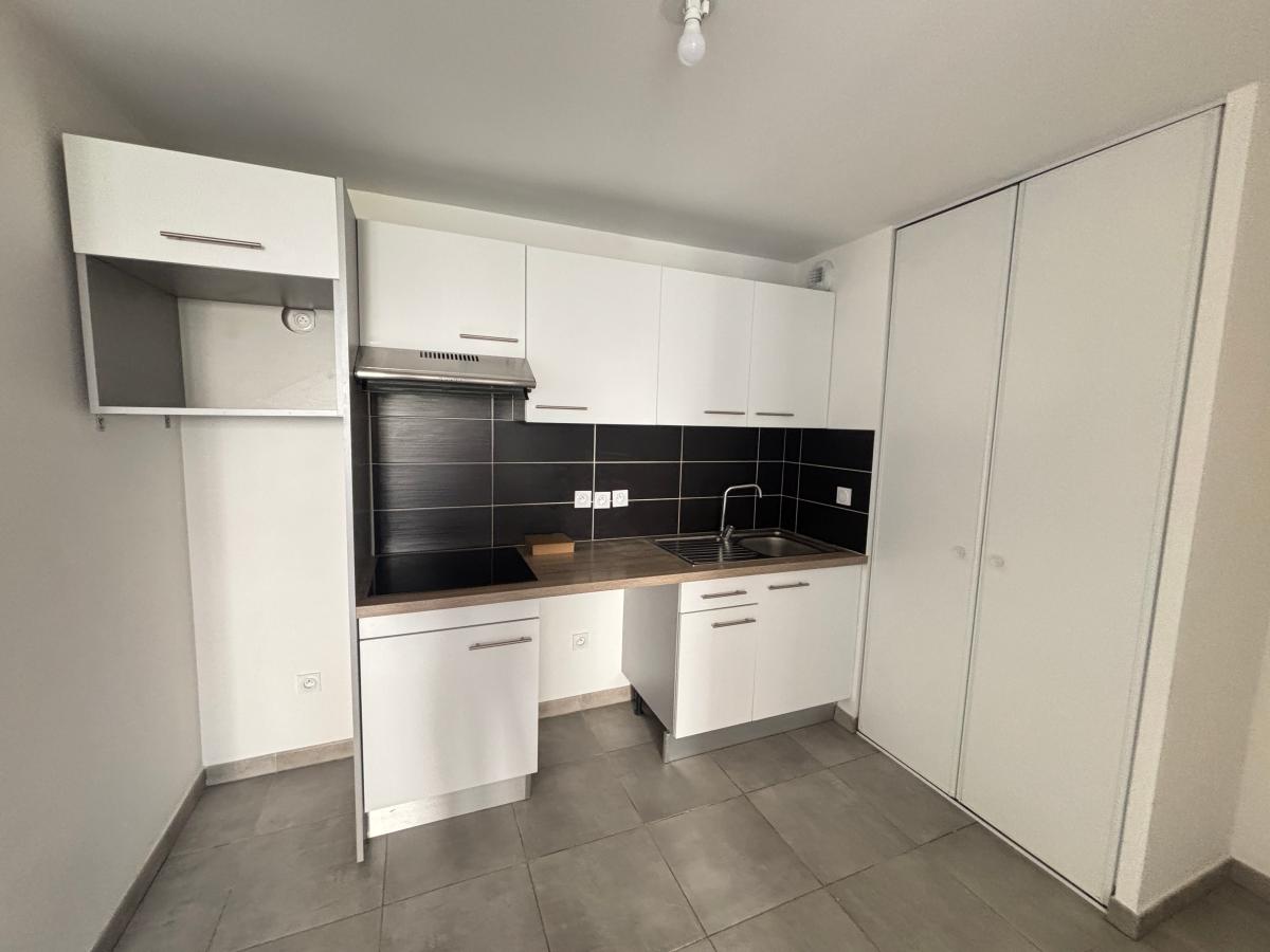 
																																							3 pièces - 
																																						RDC - 64m² - 755,30 € - Photo #3