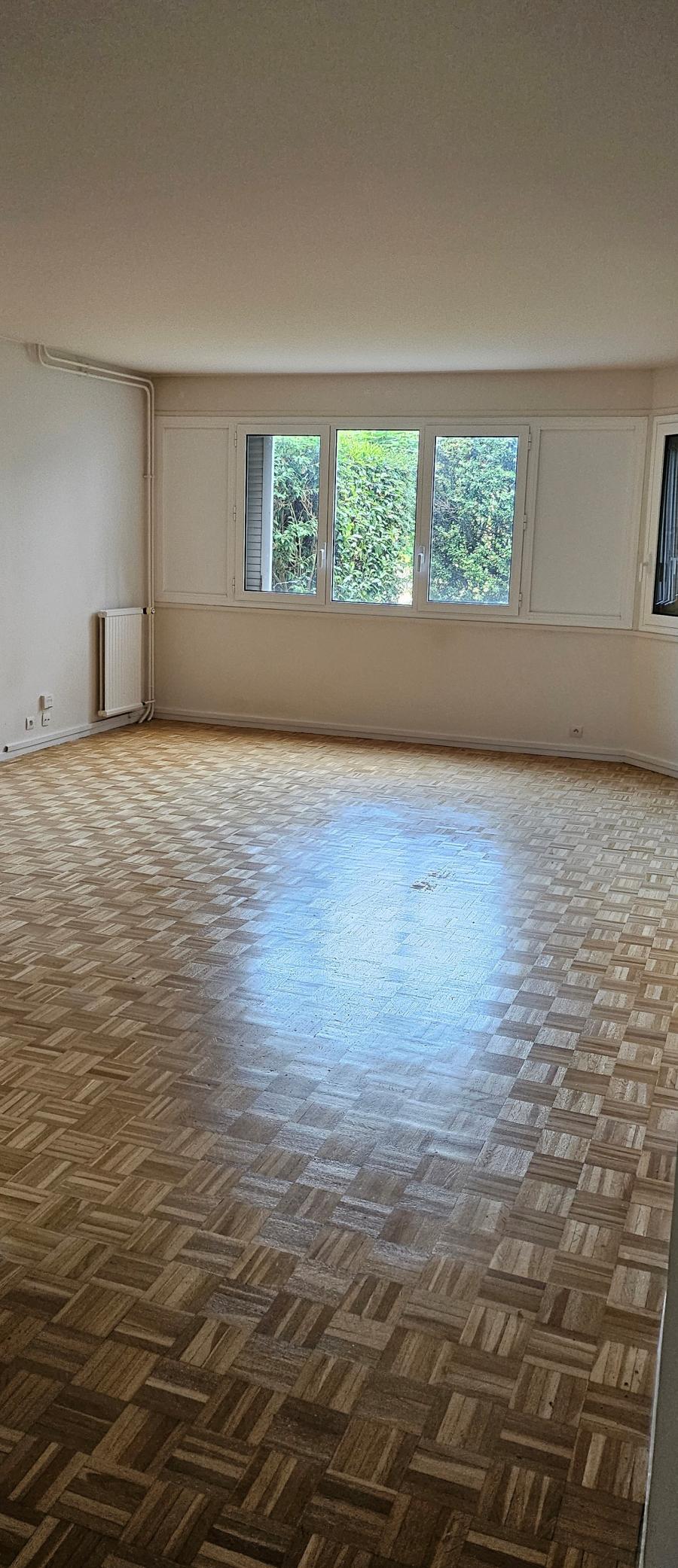 
																																							5 pièces - 
																																						RDC - 109m² - 1 894,98 € - Photo #1