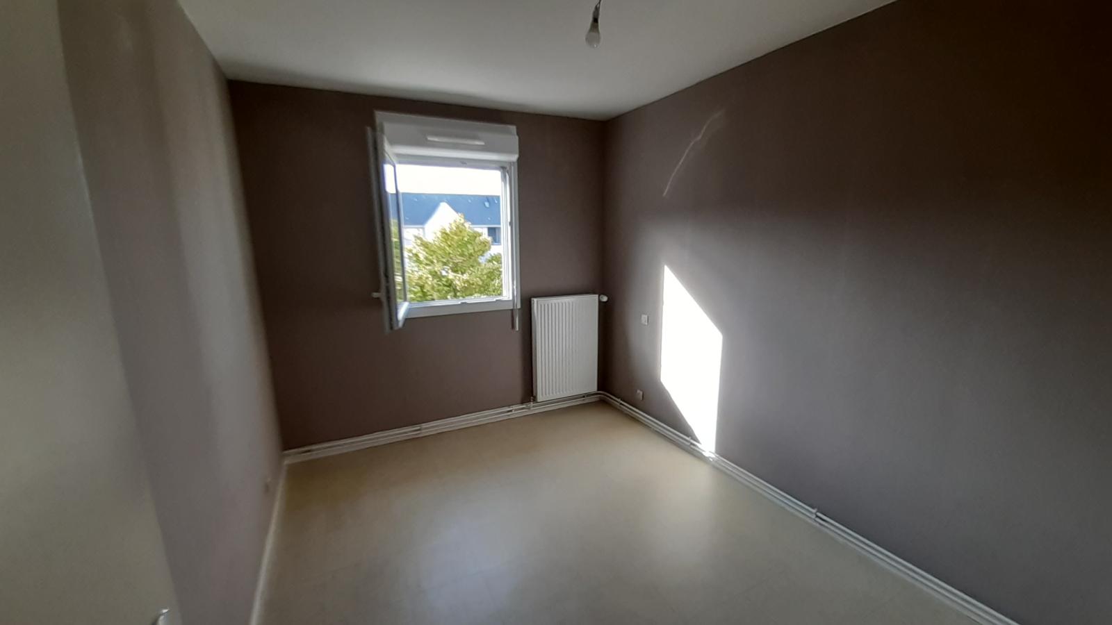 
																			3 pièces – 
																		2ème étage – 83m² - 136 600 € - Photo #7