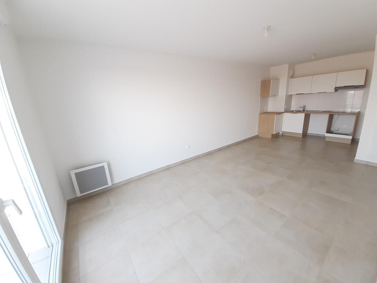 3 pièces - 5ème étage - 63m² - 968,64 € - Photo #4
