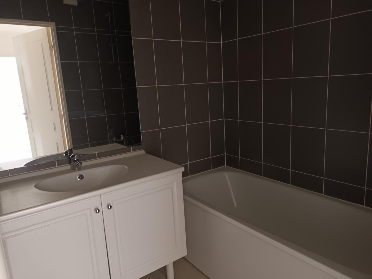 2 pièces - 2ème étage - 43m² - 912,36 € - Photo #2