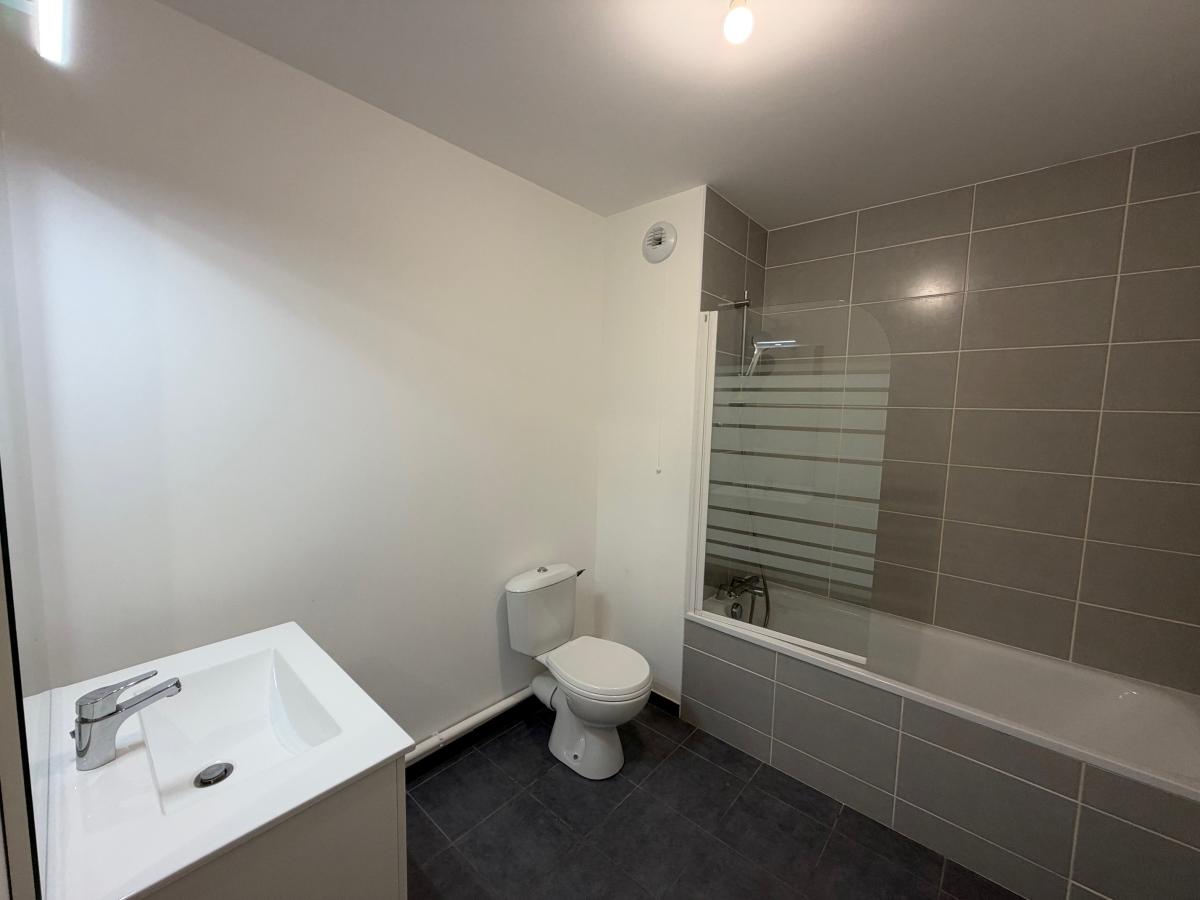 
																																							3 pièces - 
																																						1er étage - 62m² - 819,54 € - Photo #5