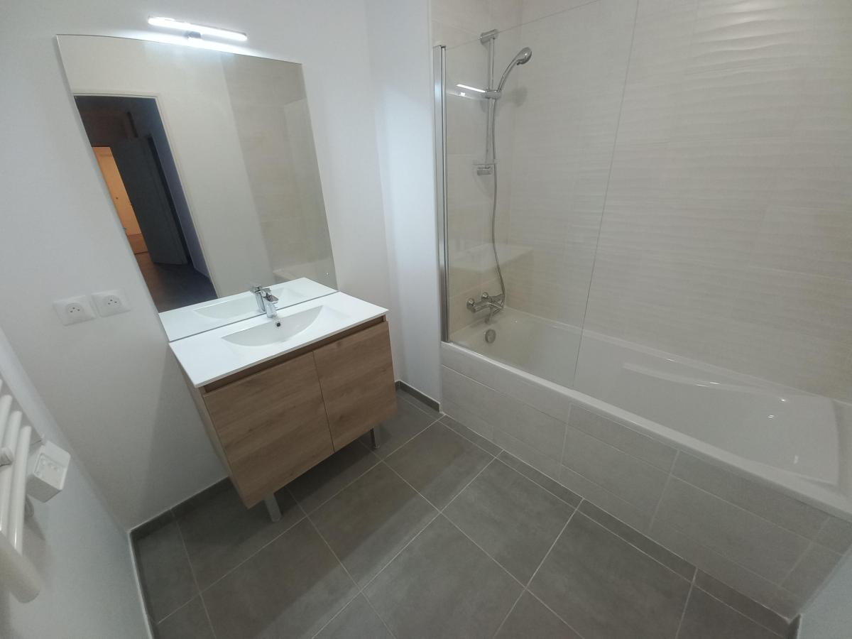 
																																							3 pièces - 
																																						4ème étage - 64m² - 1 203,92 € - Photo #4
