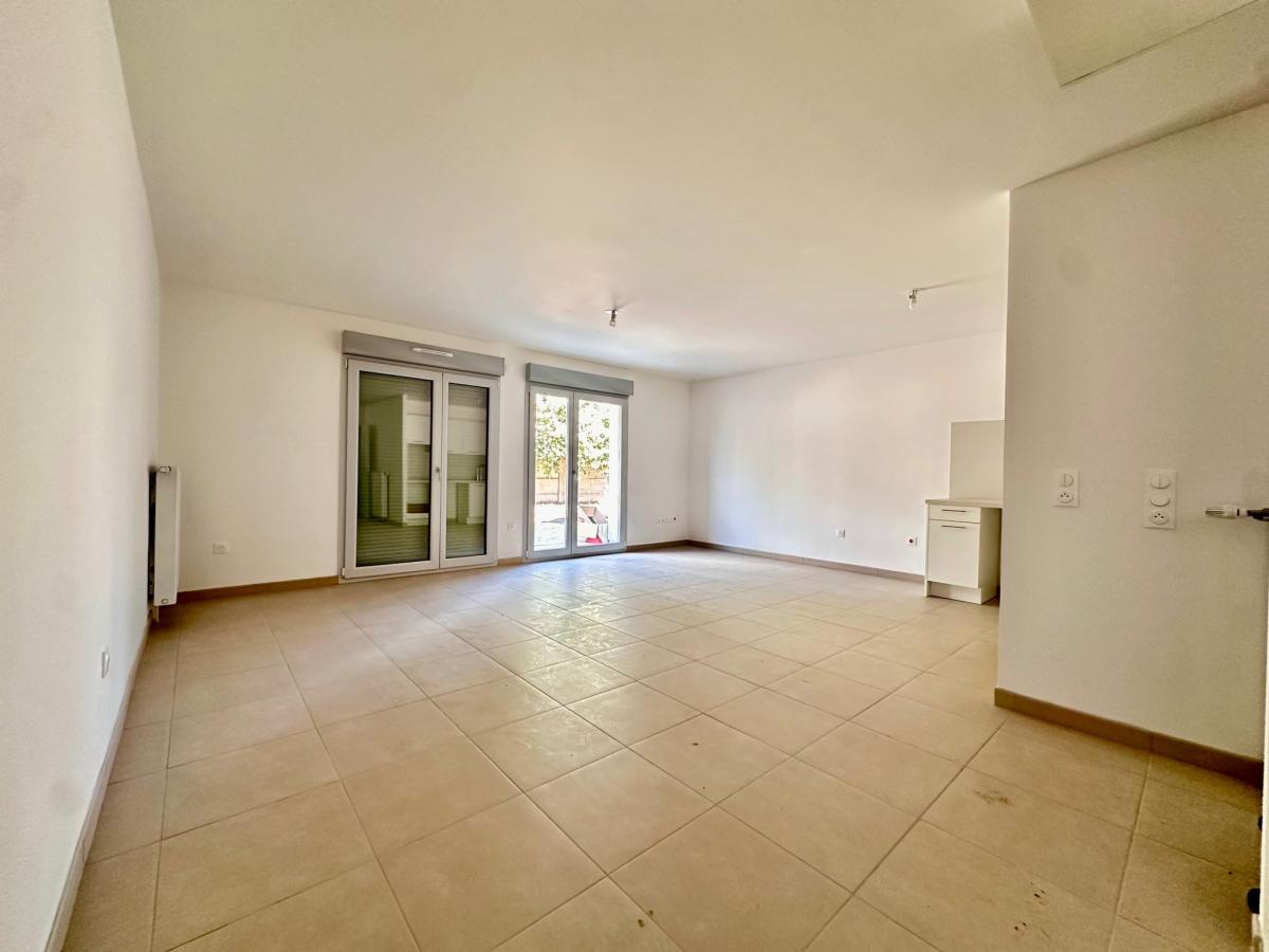
																			5 pièces - 
																		RDC - 114m² - 2 712,56 € - Photo #1
