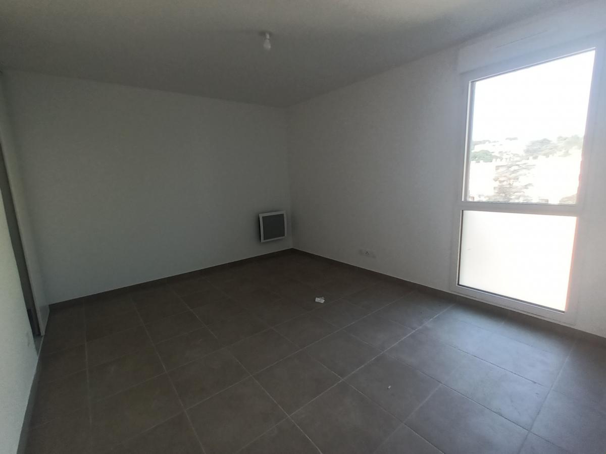 
																																							3 pièces - 
																																						2ème étage - 74m² - 1 296,55 € - Photo #6