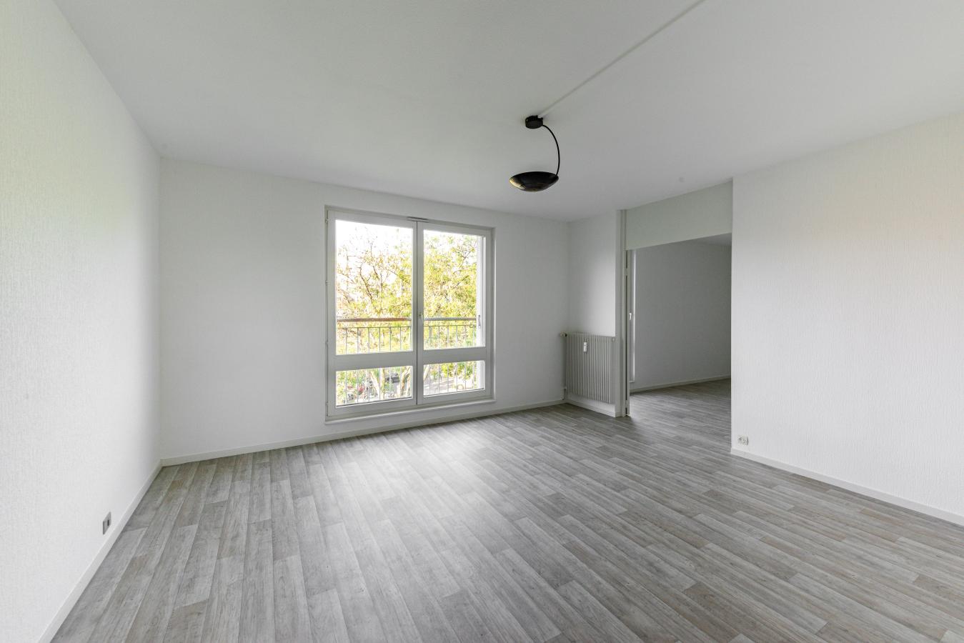
																																							4 pièces - 
																																						4ème étage - 75m² - 738,42 € - Photo #1