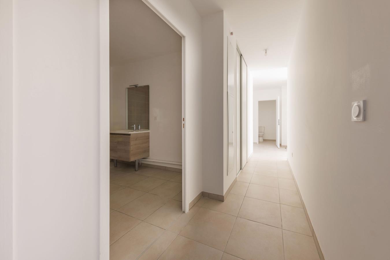 
																																							4 pièces - 
																																						4ème étage - 86m² - 990,00 € - Photo #4